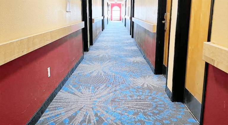 Days Inn & Suites by Wyndham Hutchinson — photo 4