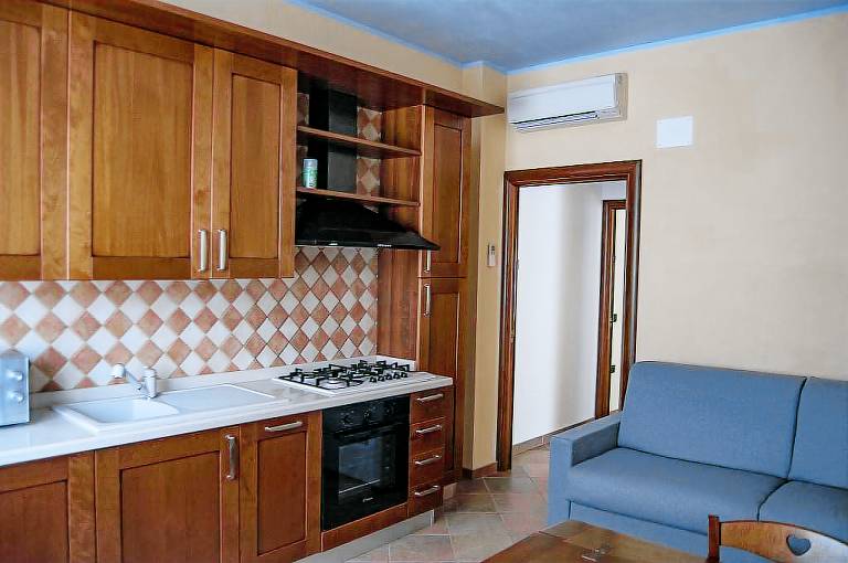 Rental apartment with yard — photo 3