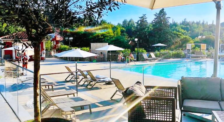 Charming vacation home with hot tub & pool | Close to the beach | Dogs allowed — photo 3