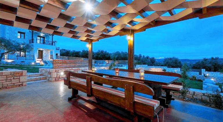 Villa with private pool, hot tub & grill — photo 4