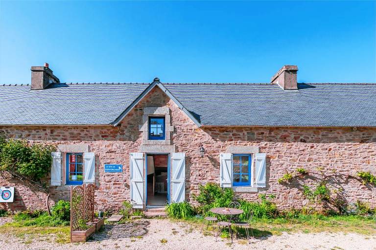 Holiday Home 'Gîte De Kervorchant' with Private Garden and Wi-Fi in Pontivy