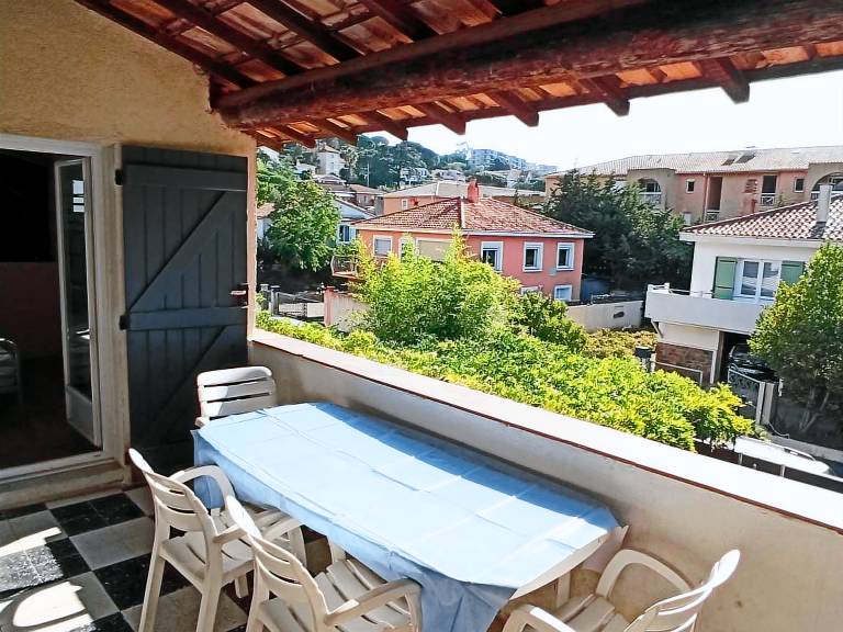 Holiday apartment with patio & barbeque — photo 4