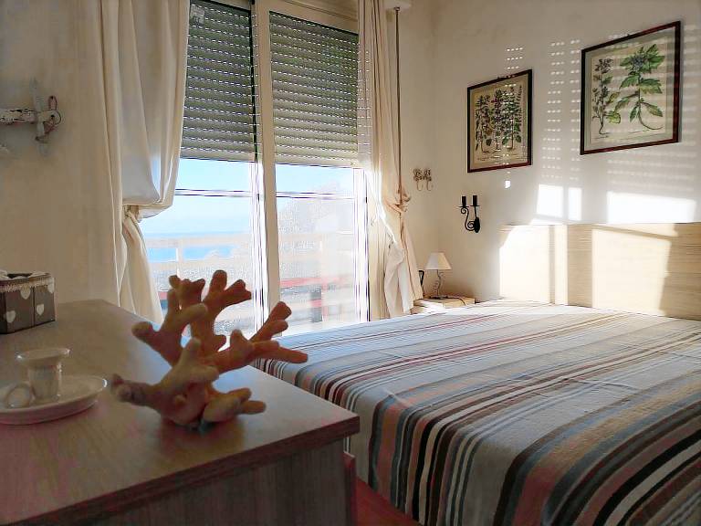 Rental apartment with garden, terrace & barbecue | Sea view — photo 3