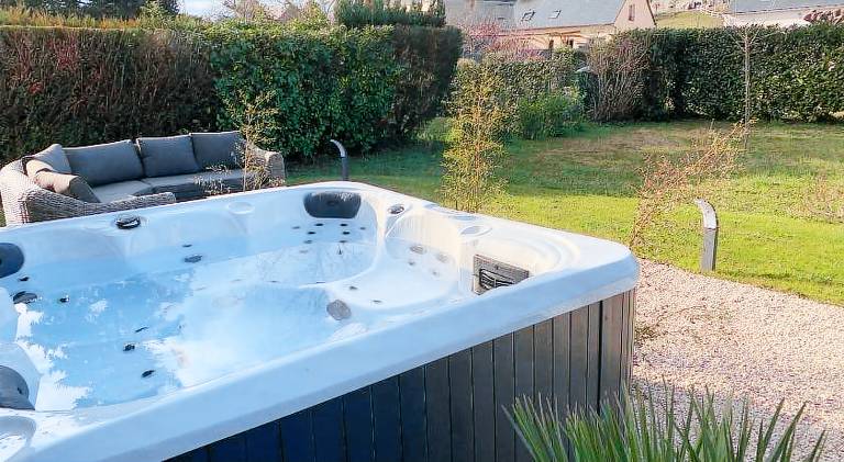 Vacation home with jacuzzi in Loches