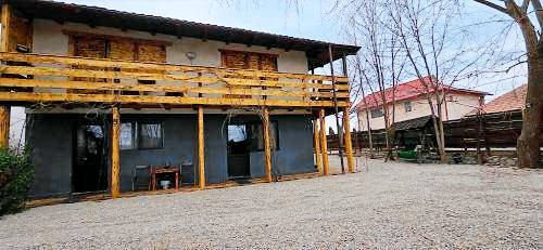 House Curtea de Argeș