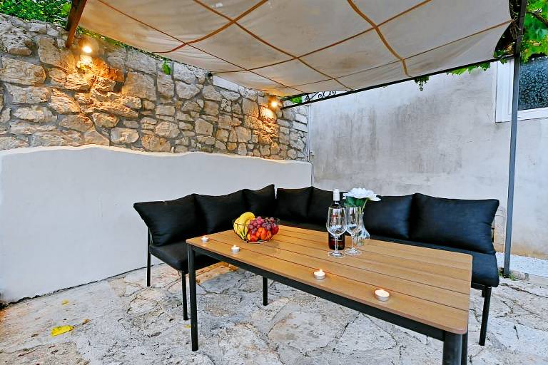 House with patio, garden & barbecue — photo 5