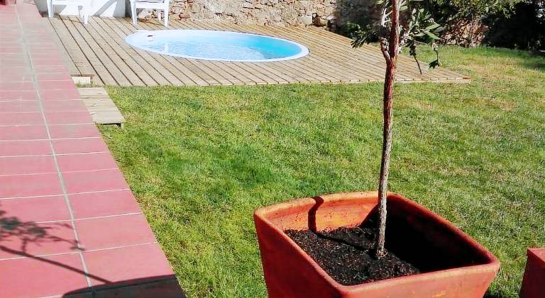Vacation home with barbecue, yard & private pool | Pets are welcome — photo 4