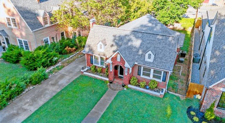 3 bed, office, hot tub, 2 min to Cherry St — photo 5