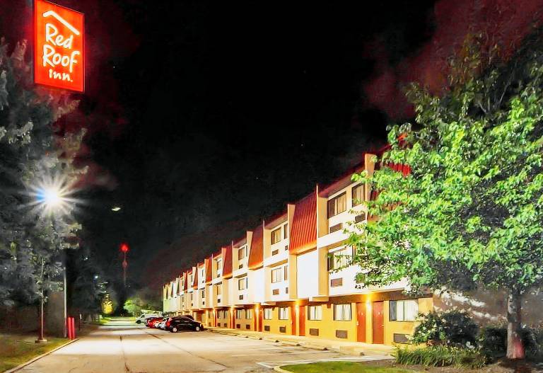 Red Roof Inn Cleveland Airport-Middleburg Heights — photo 5