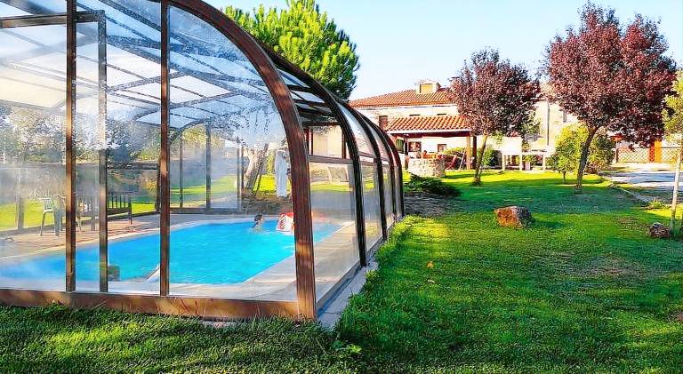 House with barbecue, garden & private pool in Burgos