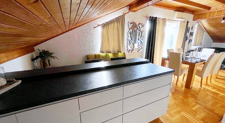 Apartment with garden, grill & terrace in Vodice