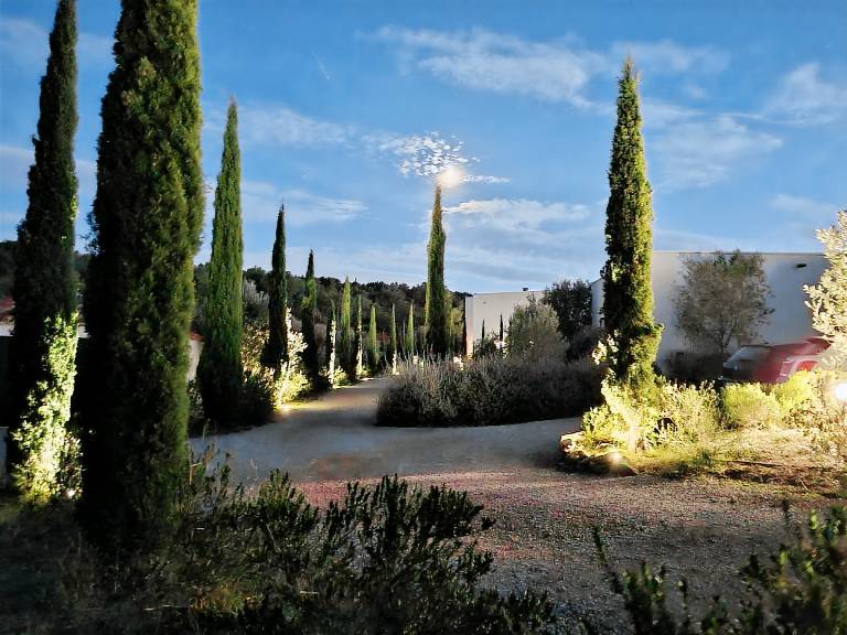 Gite with barbecue, terrace & garden — photo 4