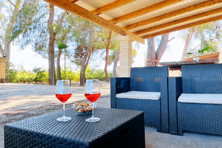 Villa with yard, BBQ & terrace | Garden view — photo 2