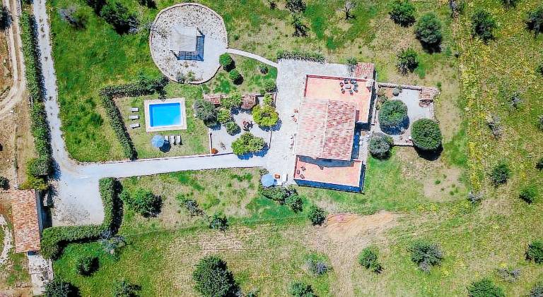 Villa with BBQ, yard & patio | Perfect for remote work — photo 2