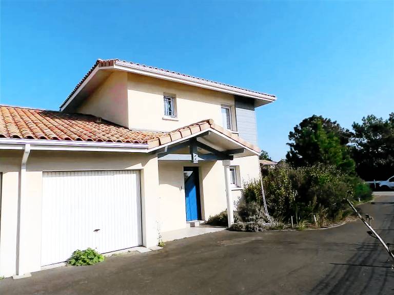 House with barbecue & yard in Biscarrosse