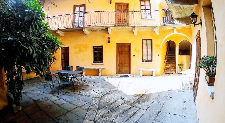 Rental apartment with barbeque & yard — photo 4
