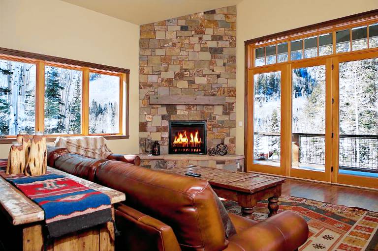 Family-friendly vacation home with jacuzzi, fast internet & heated pool | Mountain view | Pets are welcome — photo 5