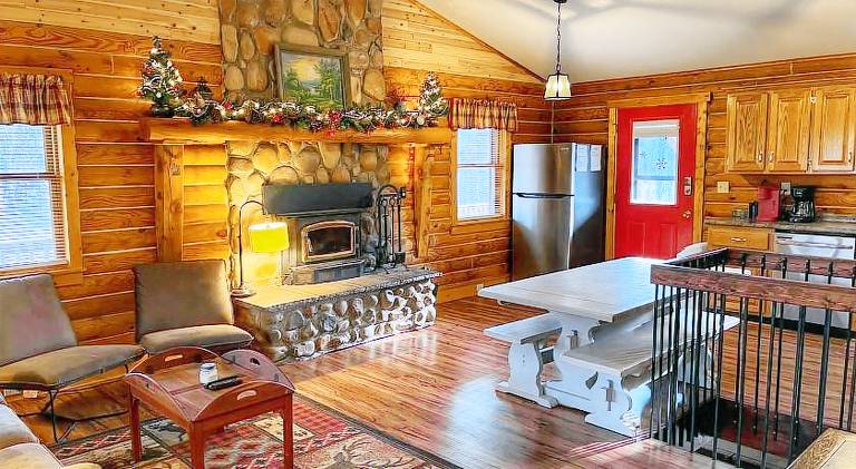 Vacation home with hot tub — photo 3