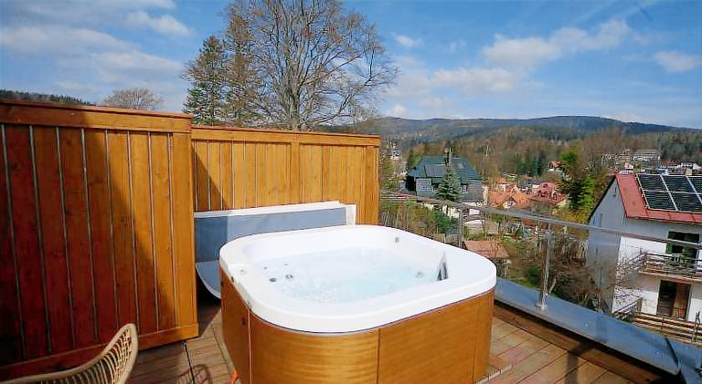 Apartment with hot tub & pool — photo 5