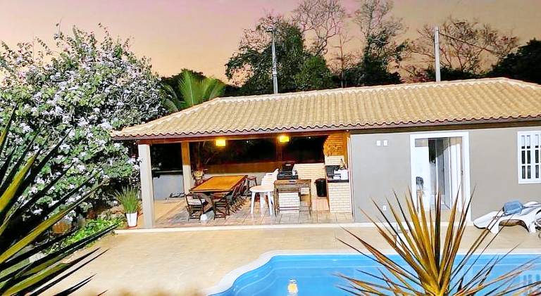 House with pool — photo 3