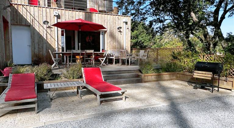 Villa with barbeque, garden & patio | Garden view — photo 2