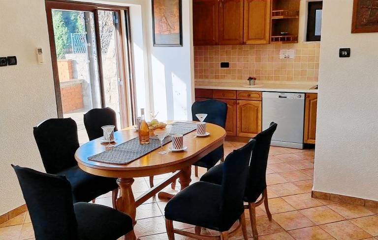 Villa with barbeque, garden & terrace — photo 4