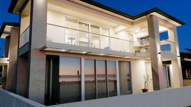 Apartment Semaphore