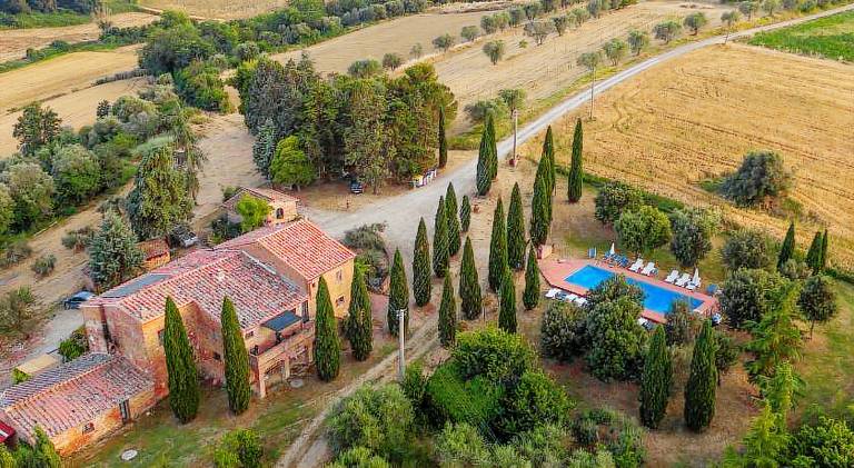Farm with grill, pool & jacuzzi | Pet-friendly in Castiglione del Lago