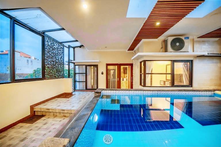 House with patio & pool in Kuta