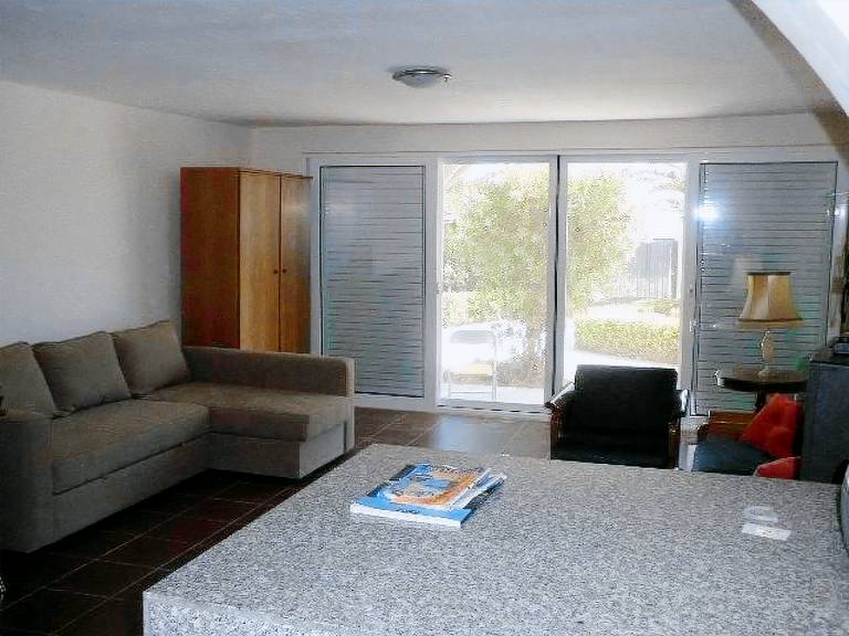 Apartment with garden — photo 3