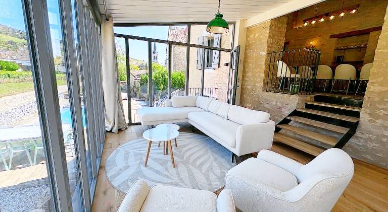 House with pool — photo 4