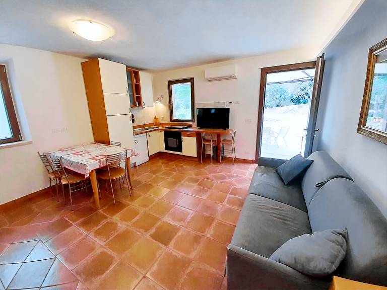 Children-friendly charming apartment with garden & private pool | Pets allowed — photo 4