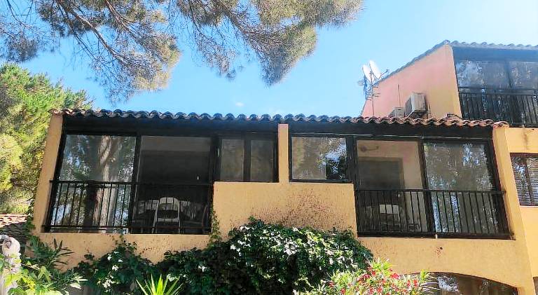 Fully equipped nice holiday apartment with terrace, private pool & yard | Good for workation | Pet-friendly in Arles