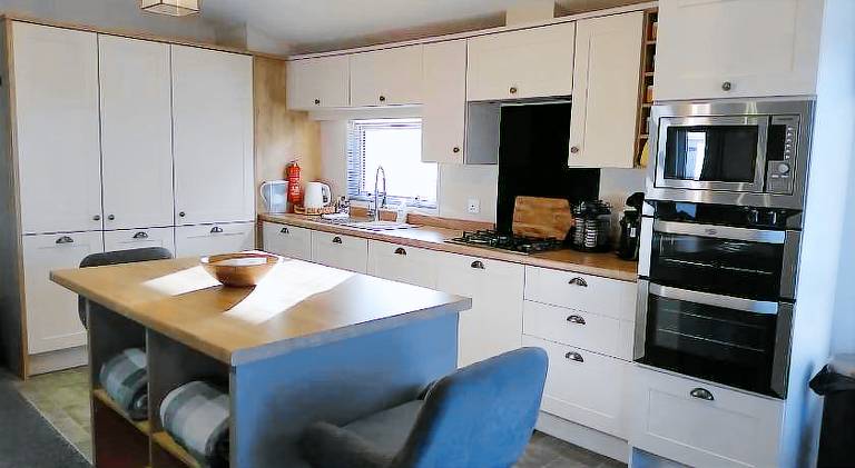 Sea Breeze, Vintage 90, Luxury 2 bed Lodge, Skegness, 2 dogs max, Contractors Welcome - East Coast H — photo 5