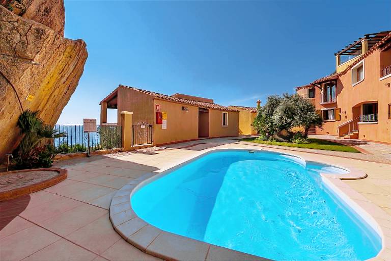 House with pool, garden & BBQ | City view | Pets allowed — photo 2