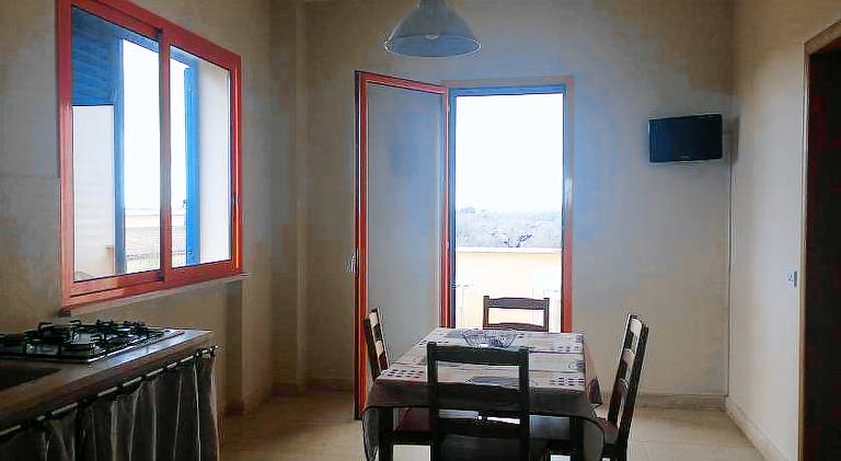 Serviced apartment with yard — photo 3