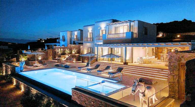 Villa with barbecue, yard & private pool in Mykonos
