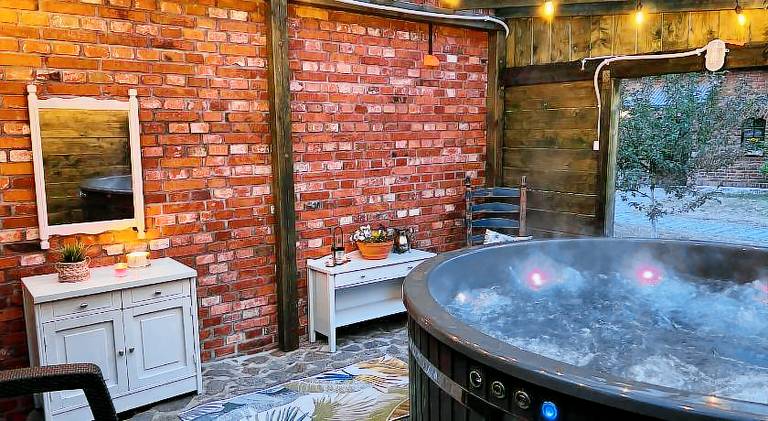 Apartment with barbeque, garden & hot tub — photo 4