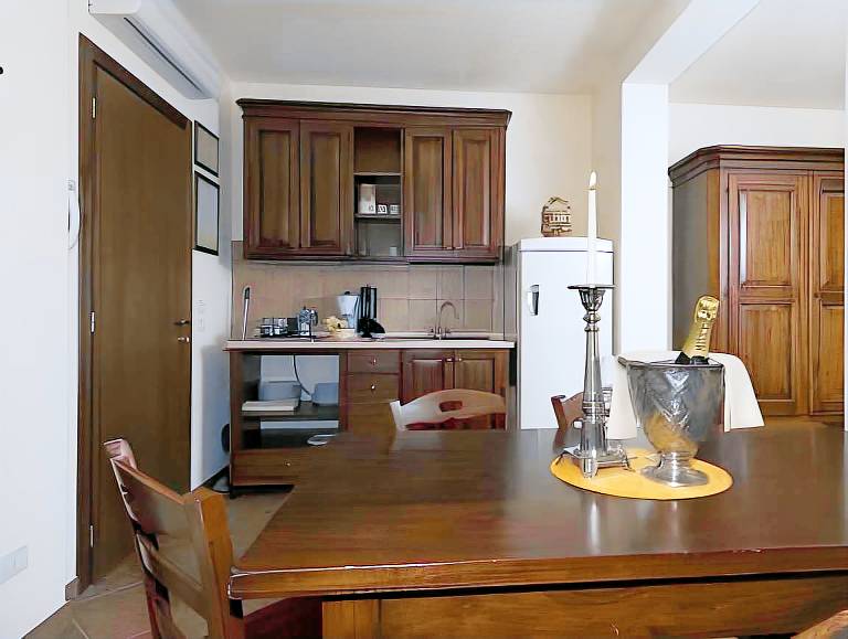 Serviced apartment with patio, yard & pool | Pets are welcome — photo 5