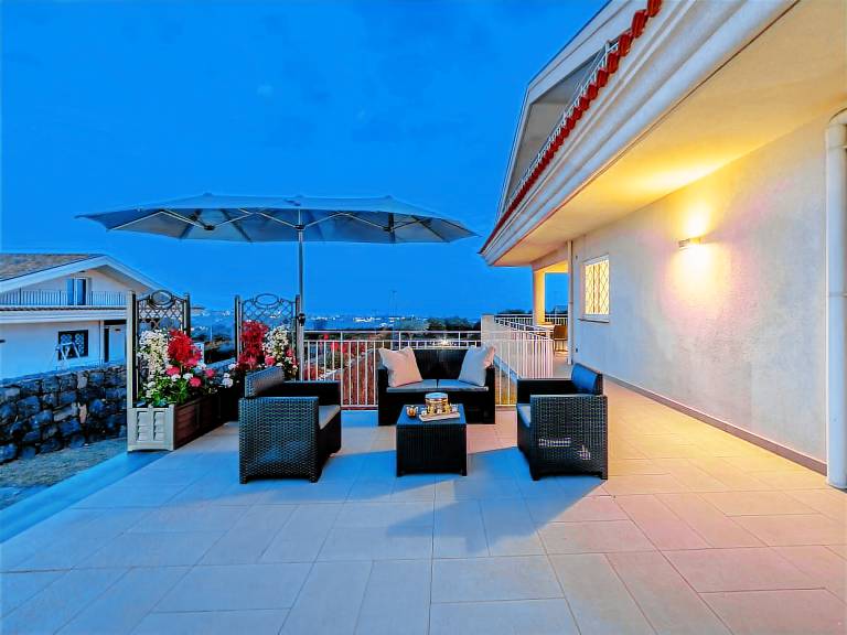 Fully equipped vacation home with garden, private pool & barbeque | Pet-friendly — photo 5