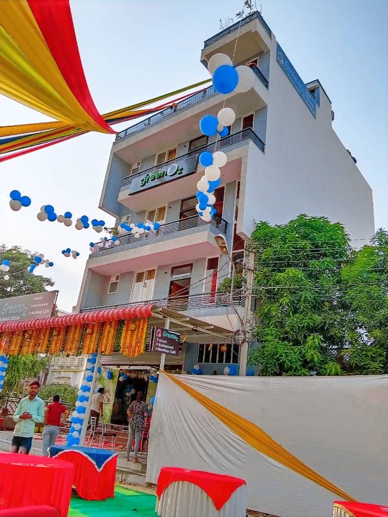 Hotel Greenoz Restaurant & Rooftop Cafe