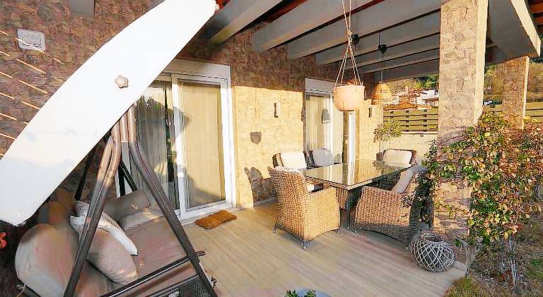 Villa with BBQ & yard — photo 4