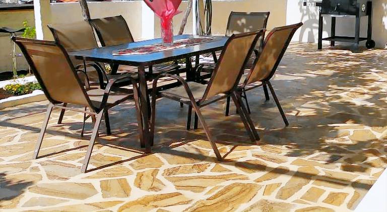 Vacation home with terrace, garden & grill — photo 4