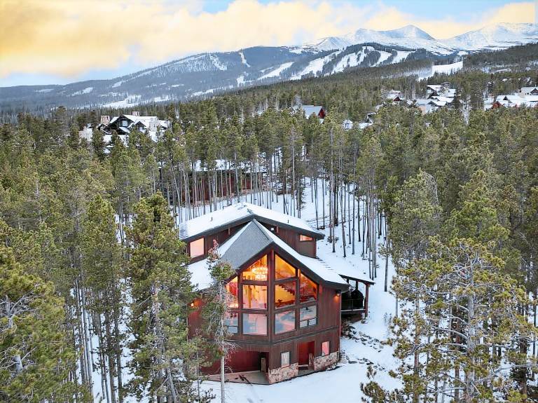 Trailside Lodge: Ski-in/Ski-out! Private Hot Tub, Pool Table, Gas Grill — photo 2
