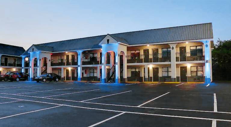 Travelodge by Wyndham Calhoun South I-75 — photo 3