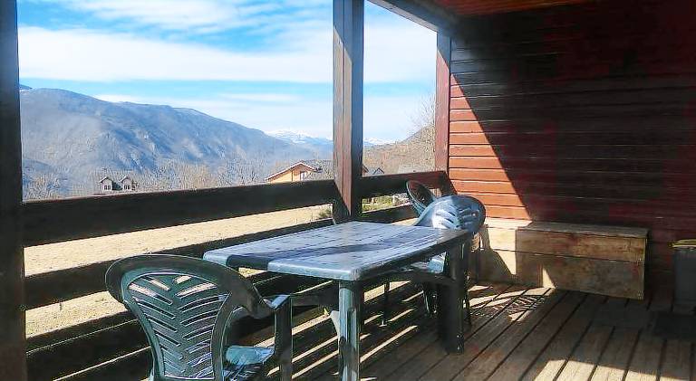 Chalet with pool — photo 4
