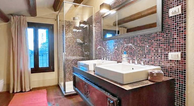 Villa with jacuzzi — photo 2
