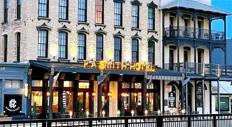 PA Smith Hotel in Navasota, TX