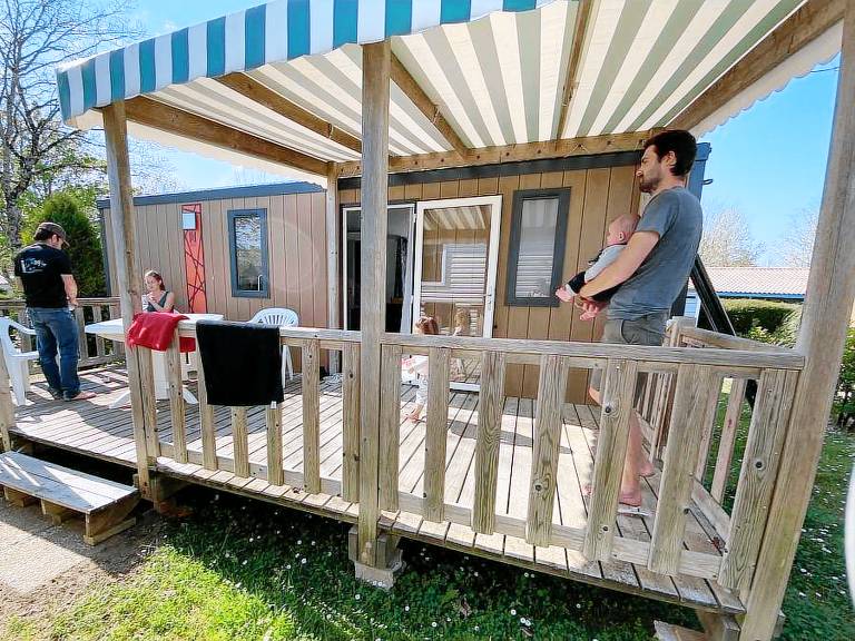 Family-oriented nice mobile home with terrace & heated pool | Pets are welcome — photo 4