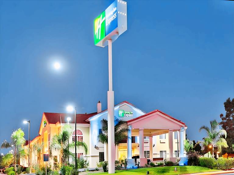 Holiday Inn Express Delano Highway 99 By IHG